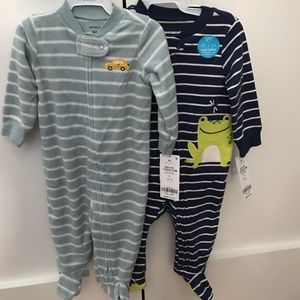Carter’s sleep and play with two way zippers.   Size 6 months.   Never worn.